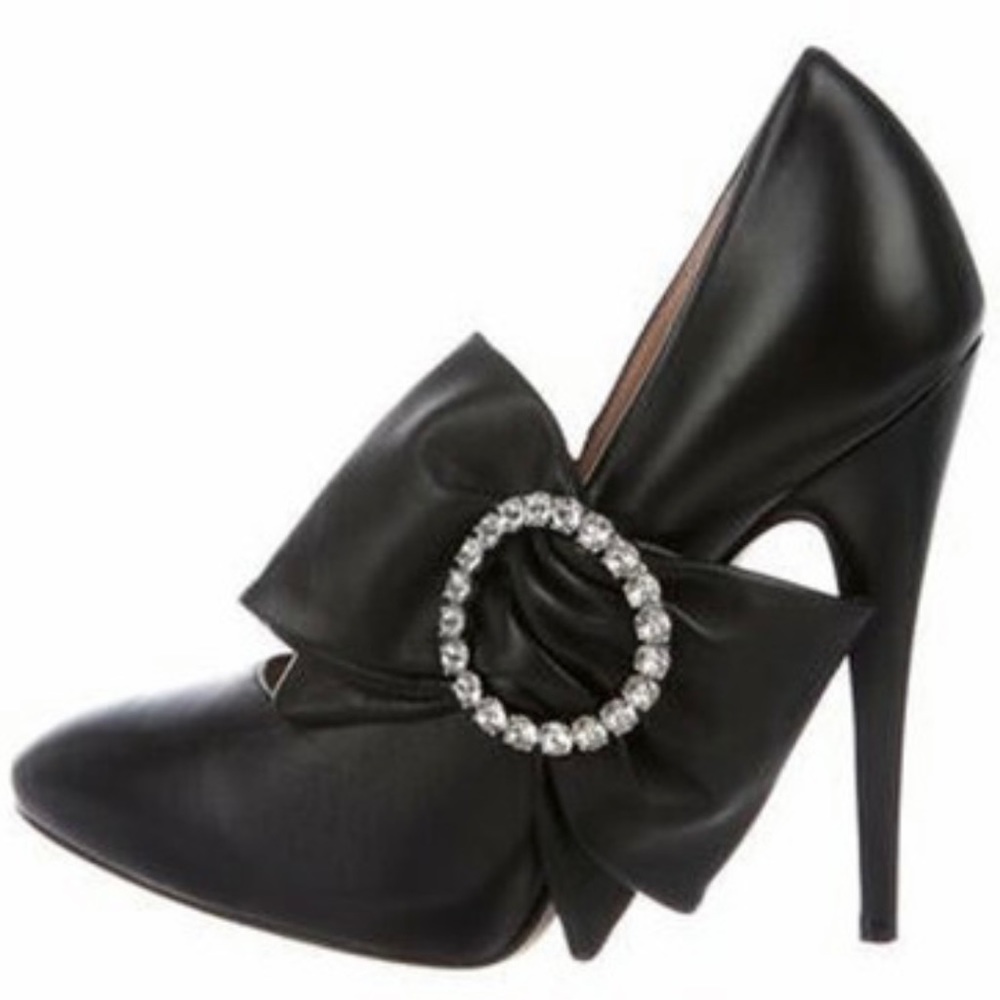 Gucci - Nappa Charlotte. Black leather pumps with removable bow. Size 8.5 (39+)